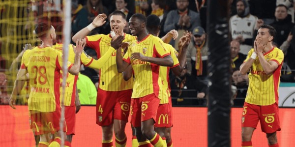 5-1！2-2！疯狂一夜，朗斯超越巴黎登顶，曼联翻车，那不勒斯4连胜