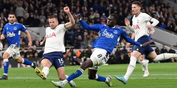 法甲关键战：尼斯主场硬撼里尔，欧战资格争夺白热化