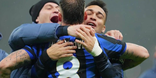 足坛悲喜一夜！欧冠冠军1-0登顶法甲榜首，国米6-2大胜6分领跑，韩国爆冷点球输越南