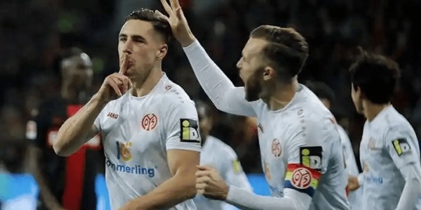 德甲激战：斯图加特主场迎战沃尔夫斯堡，欧战冲刺与保级突围的较量